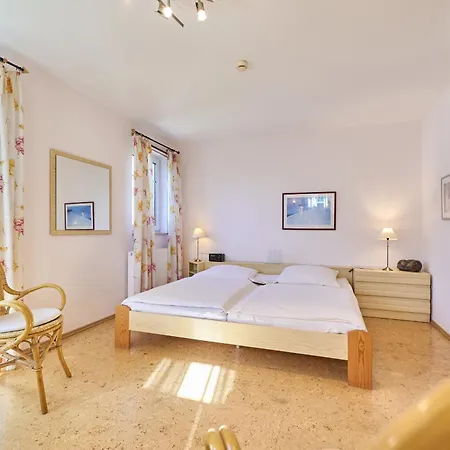 56 1, Lindenweg 3 A 公寓 *